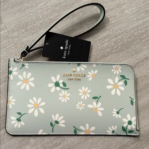 Kate Spade Daisy Print medium L zip Wristlet Scattered Daisy Print